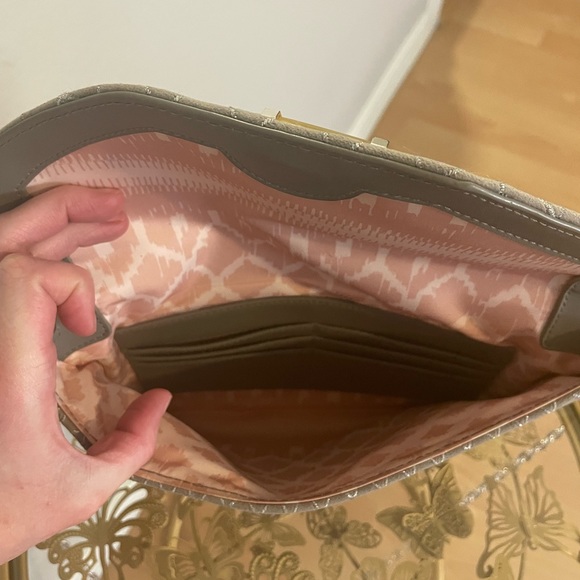 Stella and dot grey and silver clutch with detachable shoulder strap. - Picture 4 of 4